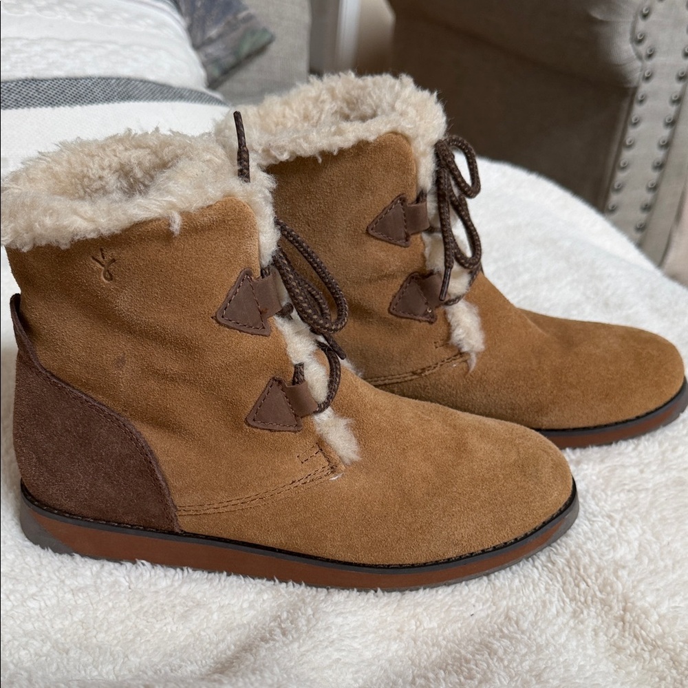 Emu Tan and Brown Winter Boot  100% Merino wool lining, suede upper